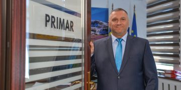 Primarul din Maramureș care se bucură că ninge