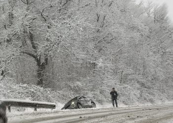 Iarna nu-i ca vara! Val de accidente din cauza zăpezii