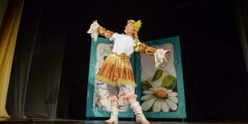 Invitație la Teatrul de păpuși la un spectacol pentru cei mici