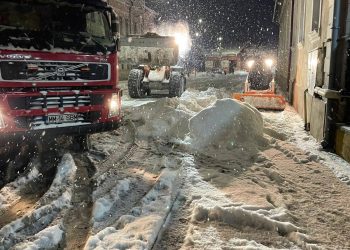 Primarul din Sighetu Marmației a scos utilajele serioase la deszăpezire. Asta după ce a fost criticat că nu se face nimic