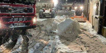 Primarul din Sighetu Marmației a scos utilajele serioase la deszăpezire. Asta după ce a fost criticat că nu se face nimic