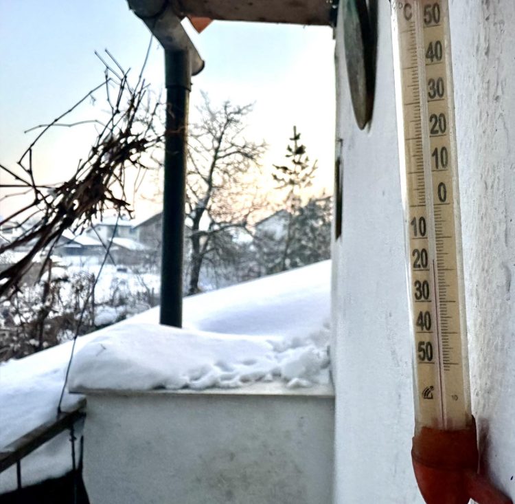Noaptea trecută, la Târgu Lăpuș, cea mai scăzută temperatură din România: -20°C