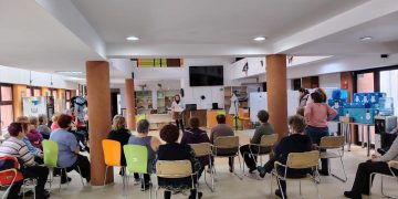 Bunicile din Baia Mare, învățate cum să se ferească de fraudele on-line