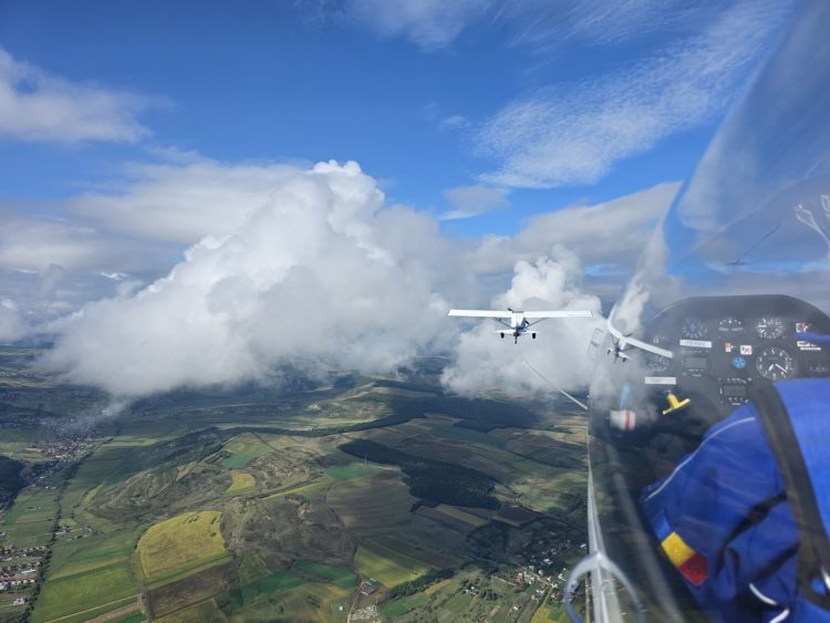 Cursuri gratuite de planorism pentru tinerii din Maramureș