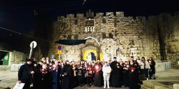 Curaj sau credință neclintită? Grup de pelerini din Maramureș a asistat la Sfânta și Dumnezeiasca Liturghie la Biserica Sfântului Mormânt