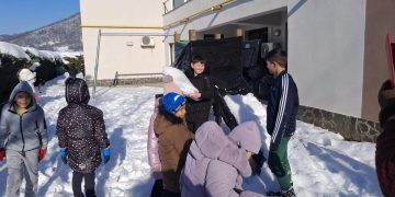 FOTO: Bucuria iernii, trăită la centrele Direcției de Asistență Socială Baia Mare