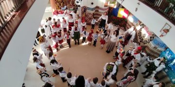 Baia Mare a dat mână cu mână pentru Unire: educație, emoție și tradiție la „Rivulus Pueris”