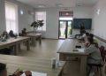 Primar din Maramureș pune la bătaie sala de ședințe a primăriei pentru meditațiile gratuite ale copiilor din comună