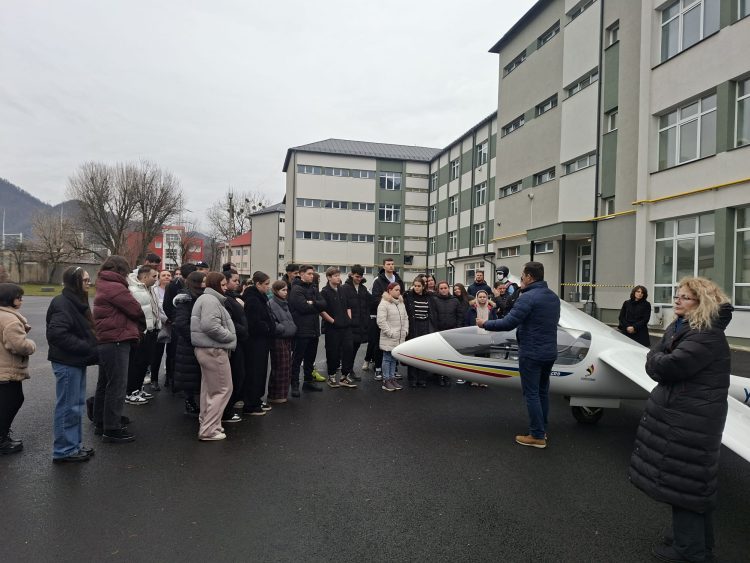 Lecție despre zbor, curaj și pasiune la Liceul Tehnologic Transilvania Baia Mare