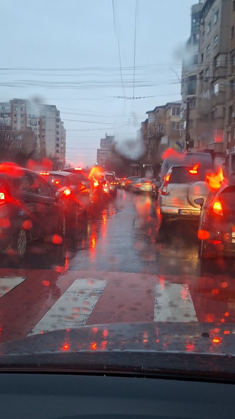 Atenție șoferi, intersecția Republicii cu Traian din Baia Mare, blocată complet!