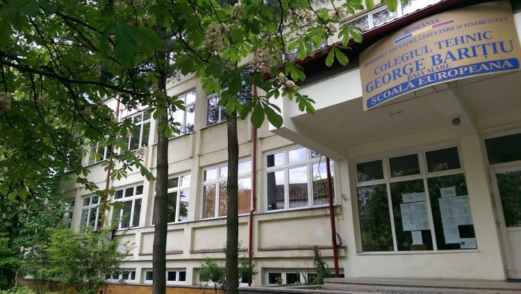 Miros de gaz la Colegiul Tehnic „George Barițiu” din Baia Mare. Elevii au fost evacuați preventiv