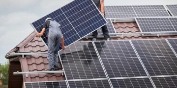 Lăpuș face pasul spre independență energetică: 370 de gospodării vor avea panouri fotovoltaice și baterii de stocare