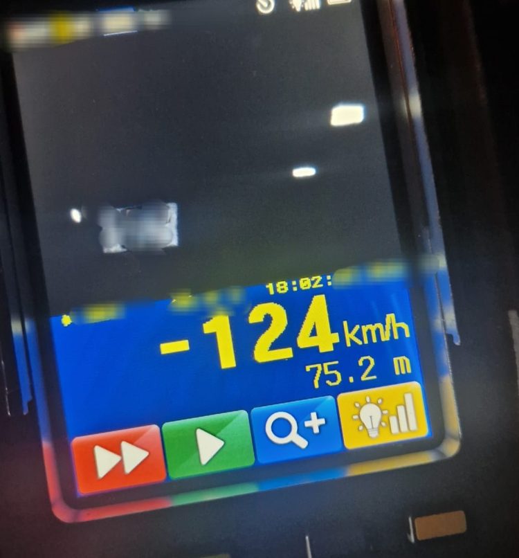 Cu 124 km/h prin Bușag. „Cadou” de Anul Nou de la polițiști