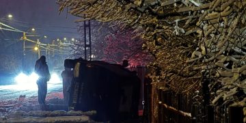 Accident rutier pe DN 1C, între Lăpușel și Hideaga. Mașină răsturnată pe carosabil