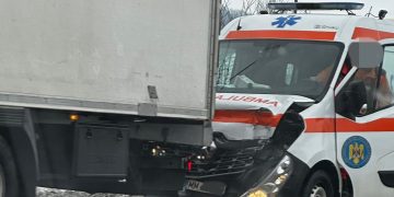 Accident rutier pe DN1C, la Jucu. Ambulanță din Maramureș implicată într-un eveniment pe carosabil înghețat