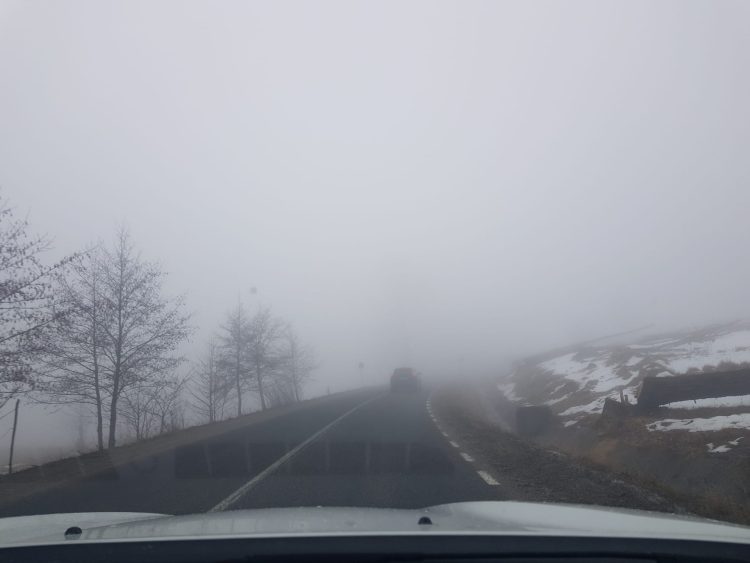 Răcire a vremii, precipitații slabe și condiții de iarnă pe drumurile din județ