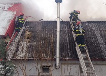 ACTUALIZARE: Incendiu la un service din Baia Mare