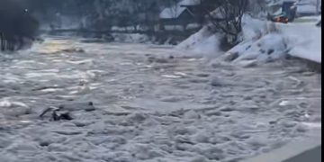 Gheață pe râuri și polei pe șosele, după o noapte geroasă în Maramureș