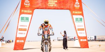 Raliul Dakar. Sătmăreanul Mani Gyenes, primit în orașul natal cu artificii și tort – foto