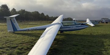 Cursuri gratuite de zbor și salt cu parașuta pentru tinerii din Maramureș, la Aeroclubul Baia Mare