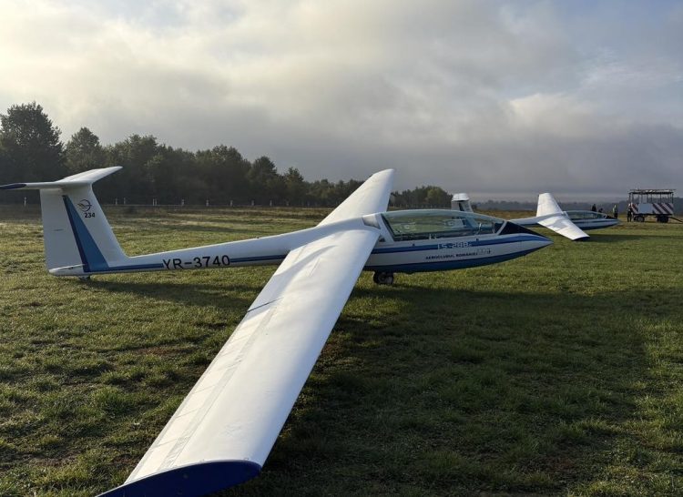 Cursuri gratuite de zbor și salt cu parașuta pentru tinerii din Maramureș, la Aeroclubul Baia Mare