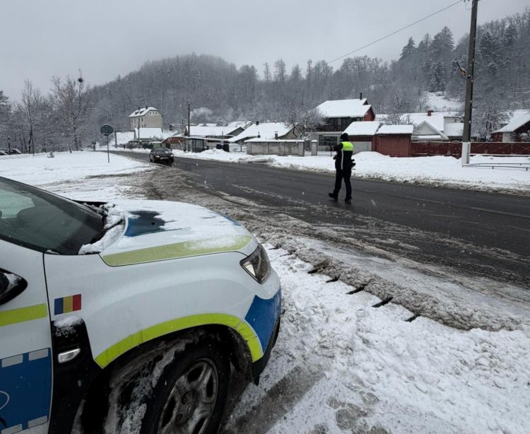 Trafic restricționat temporar în Pasul Șetref, din cauza condițiilor meteo. Circulația a fost reluată complet