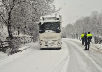 Trafic restricționat temporar în Pasul Șetref, din cauza condițiilor meteo. Circulația a fost reluată complet