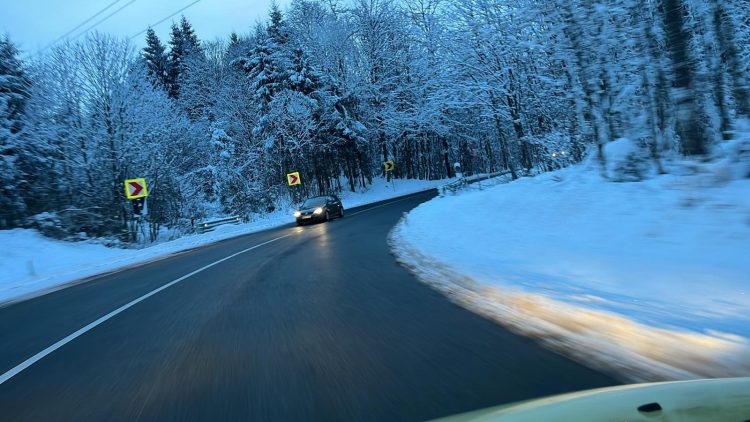 Informare meteo și rutieră pentru Maramureș: precipitații mixte și polei