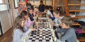 În Târgu Lăpuș se fac înscrieri la Atelierul de șah „Puterea gândului”