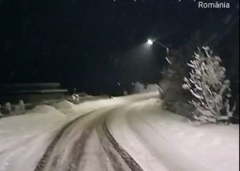 Atenție, circulați cu prudență! Ninsoare și carosabil acoperit de zăpadă