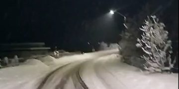 Atenție, circulați cu prudență! Ninsoare și carosabil acoperit de zăpadă