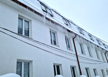 Atenție, proprietari din Baia Mare! Amenzi pentru neîndepărtarea zăpezii și a țurțurilor