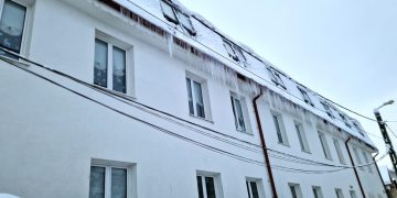 Atenție, proprietari din Baia Mare! Amenzi pentru neîndepărtarea zăpezii și a țurțurilor