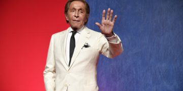 A murit Valentino, legendarul designer italian de modă