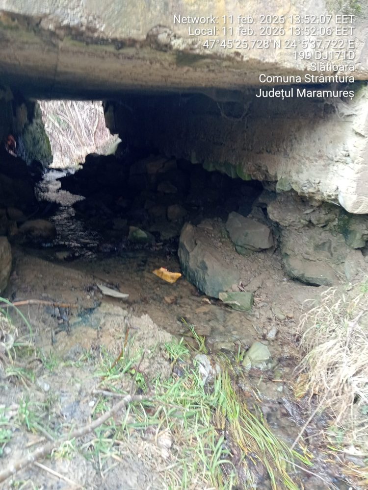 Intervenție de urgență la podețul din Slătioara. Se prăbușesc drumurile Maramureșului