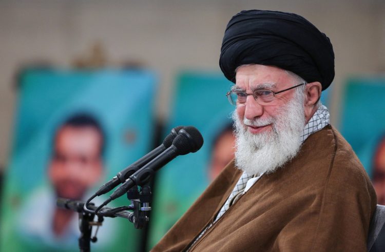 Liderul suprem al Iranului, ayatollahul Ali Khamenei, ar fi fost ucis. Corpul lui, identificat