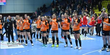 HANDBAL – Fetele de la Minaur au rezistat cât s-a putut cu Gloria