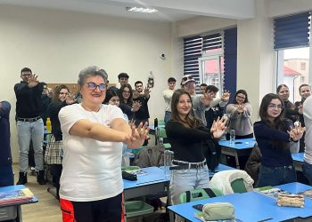 Lecții care salvează vieți: elevii de la „Vasile Lucaciu” au învățat manevrele de prim ajutor