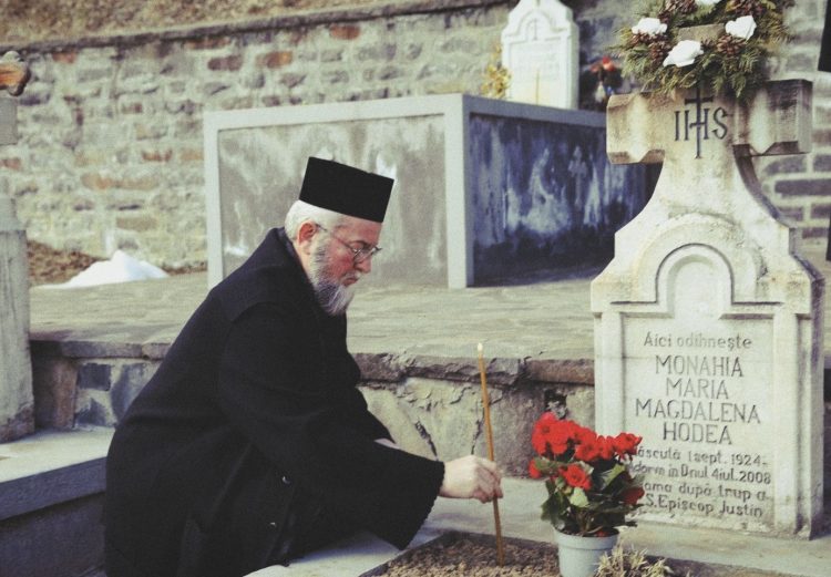 Slujbe de pomenire pentru cei adormiți, sâmbătă, 14 februarie 2026, în toate bisericile din țară