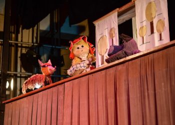 „Scufița Roșie”, în weekend la Teatrul de Păpuși din Baia Mare