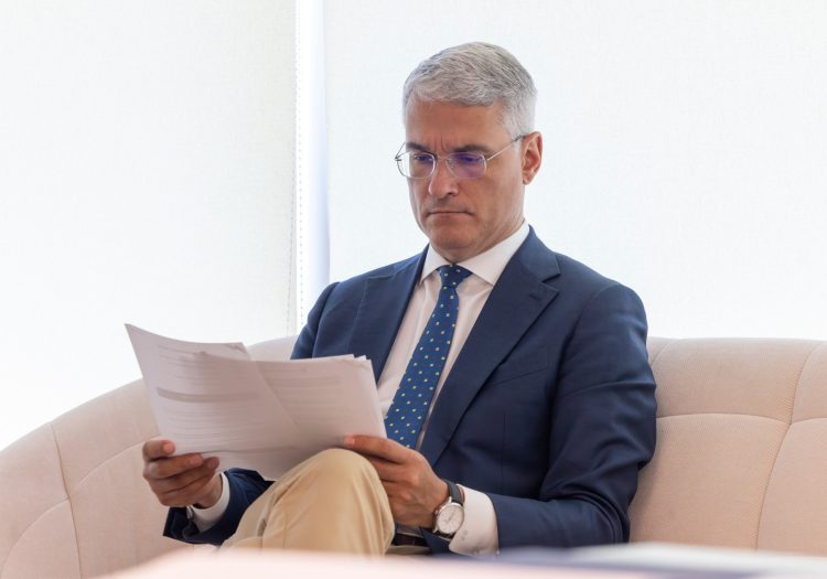 Dragoș Pâslaru atacă foști lideri politici și îl apără pe premierul Ilie Bolojan