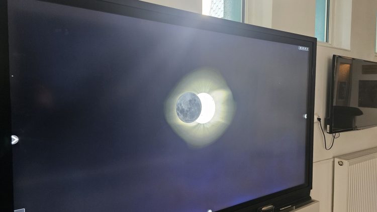 Prima eclipsă inelară a anului, urmărită spectaculos la Planetariul Baia Mare