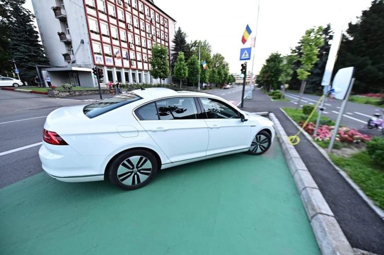 Încep lucrările pentru montarea a 46 de stații de încărcare pentru mașini electrice în Baia Mare