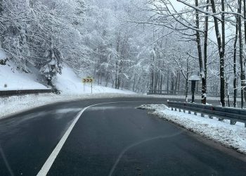 ANM anunță ploi, ninsori și viscol la munte până joi dimineață