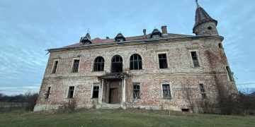 Castelul Teleki – monument istoric sau monument al iluziilor politice?