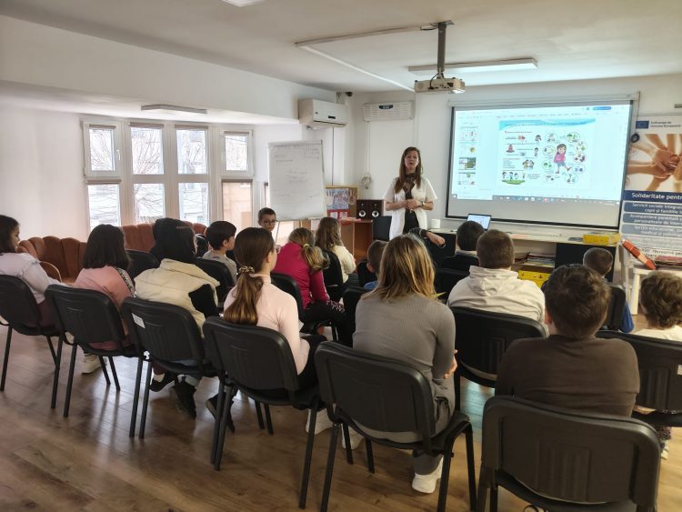 Vacanța elevilor a adus o prezență crescută la activitățile din cadrul proiectului „Solidaritate pentru copii”