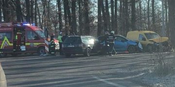 Accident rutier în intersecție, la Hideaga. Trei autovehicule implicate