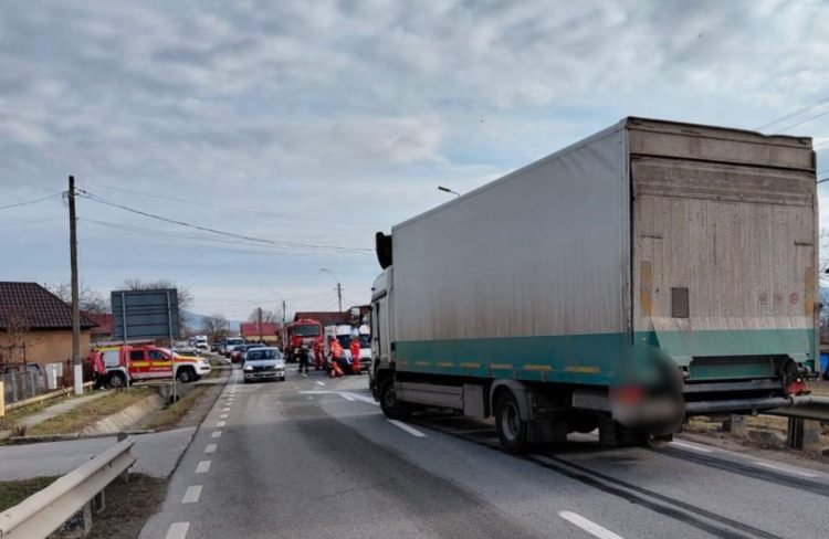 Carambol pe DN 1C, între Baia Mare și Dej. Mai multe autovehicule implicate în accident, intervenție de urgență la Câțcău