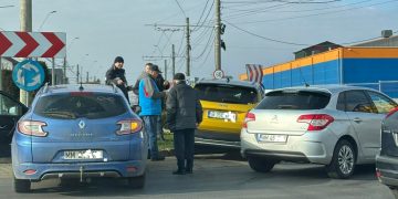 Tamponare într-o intersecție din Baia Mare, trei autoturisme implicate