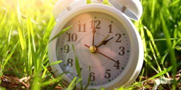 Ceasurile se dau înainte cu o oră. Trecerea la ora de vară, la final de martie